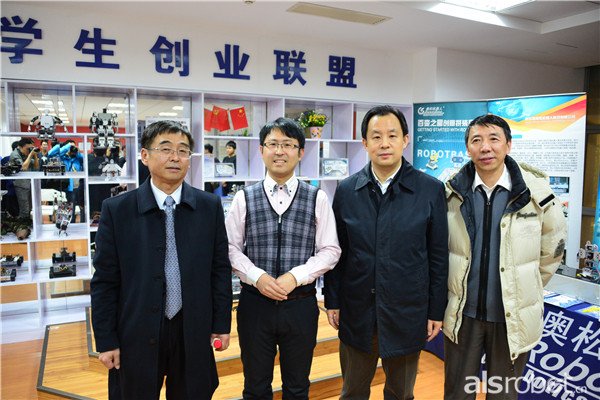 哈尔滨工程大学校长刘志刚、奥松机器人创始人于欣龙、黑龙江省长陆昊
