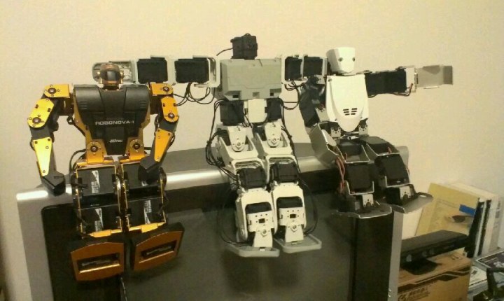 robonova-2 金刚战士 ,bioloid 机器人,robovie-x双足机器人相聚一堂